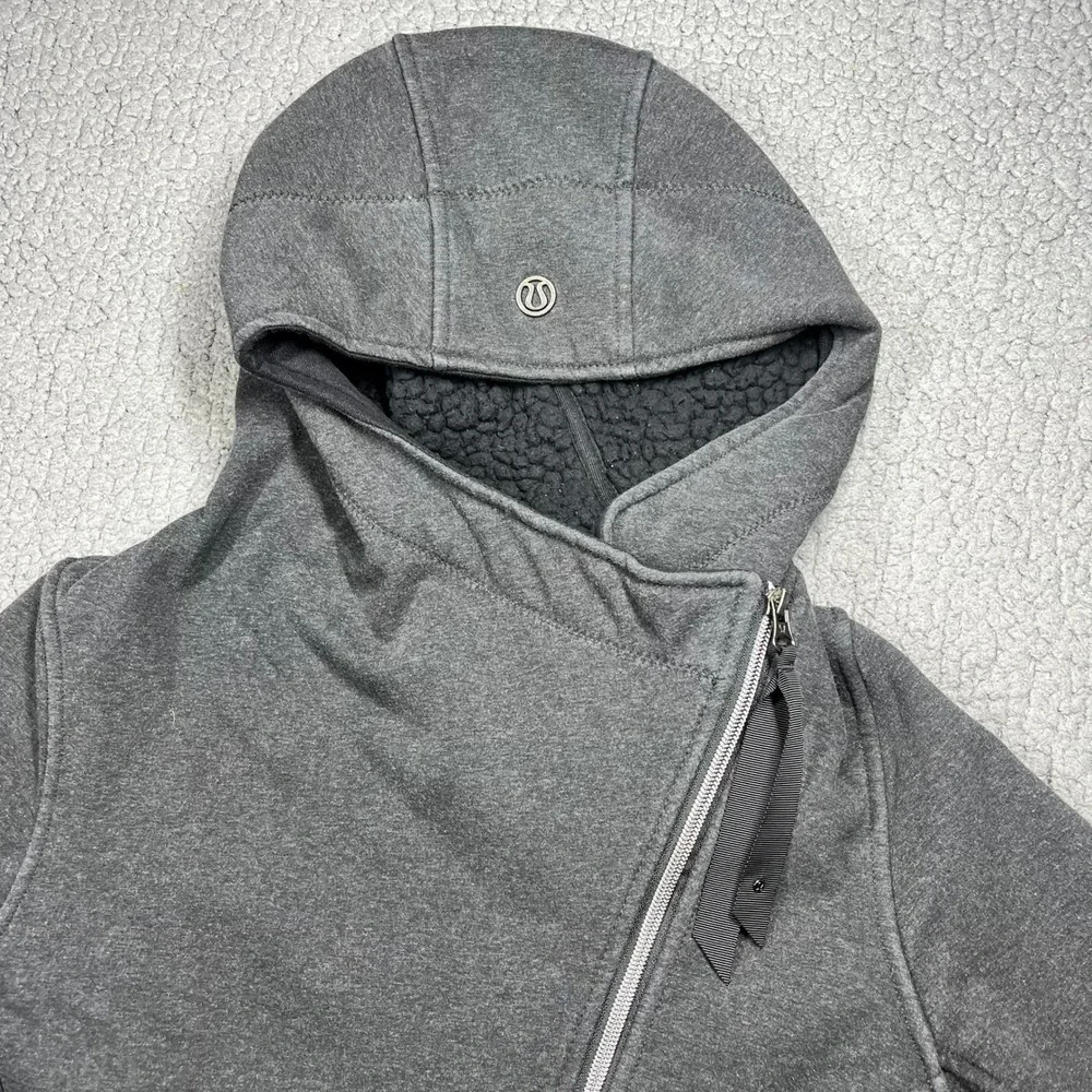 Lululemon Athletica Cozy Up Buttercup Jacket‎ Womens Size 4 Gray Sherpa Lined